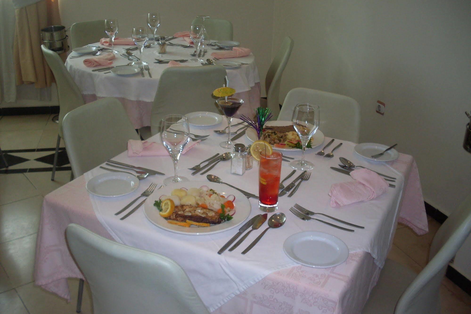 Golden Park Hotel Luanda Exterior photo