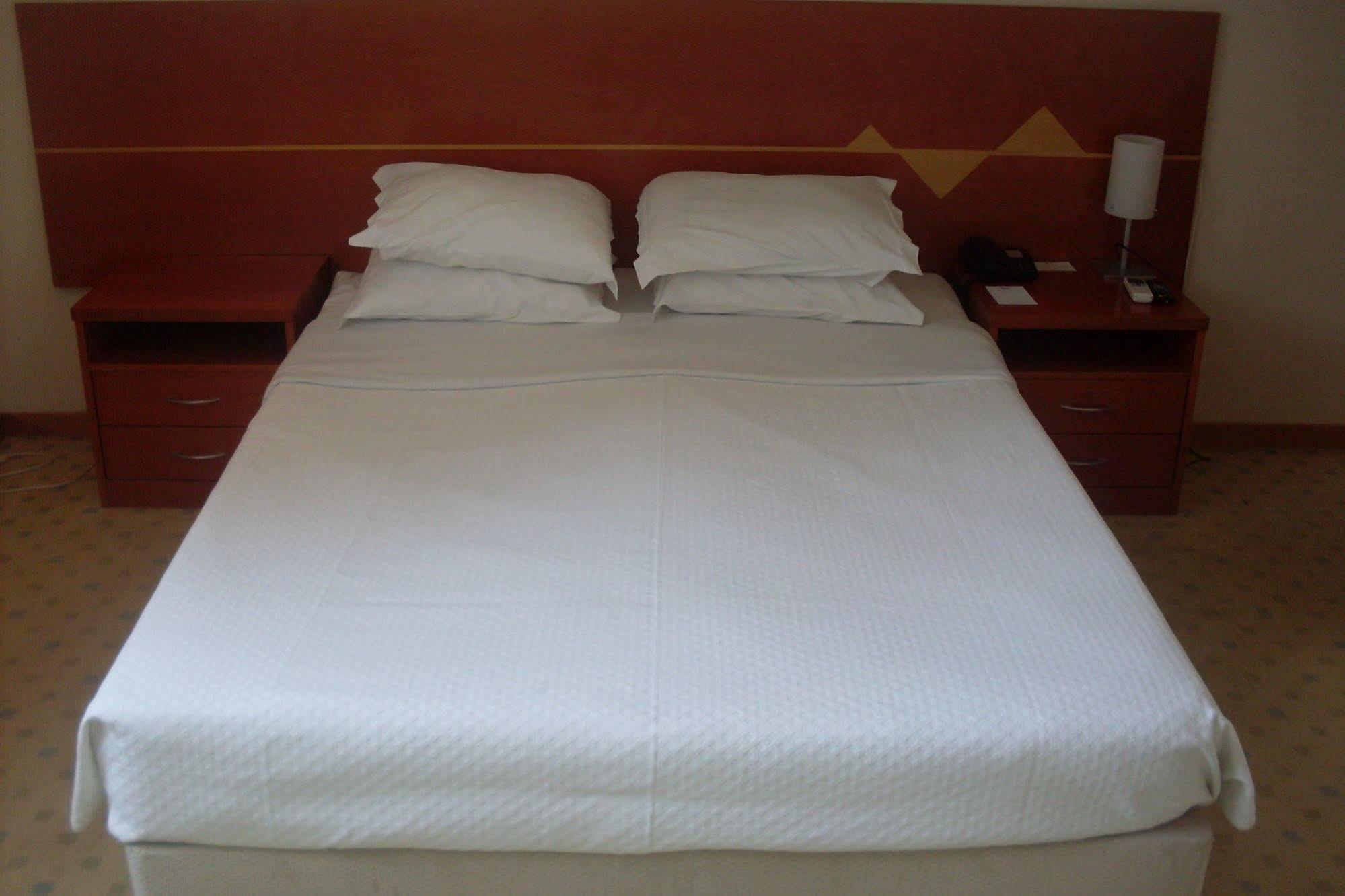 Golden Park Hotel Luanda Exterior photo