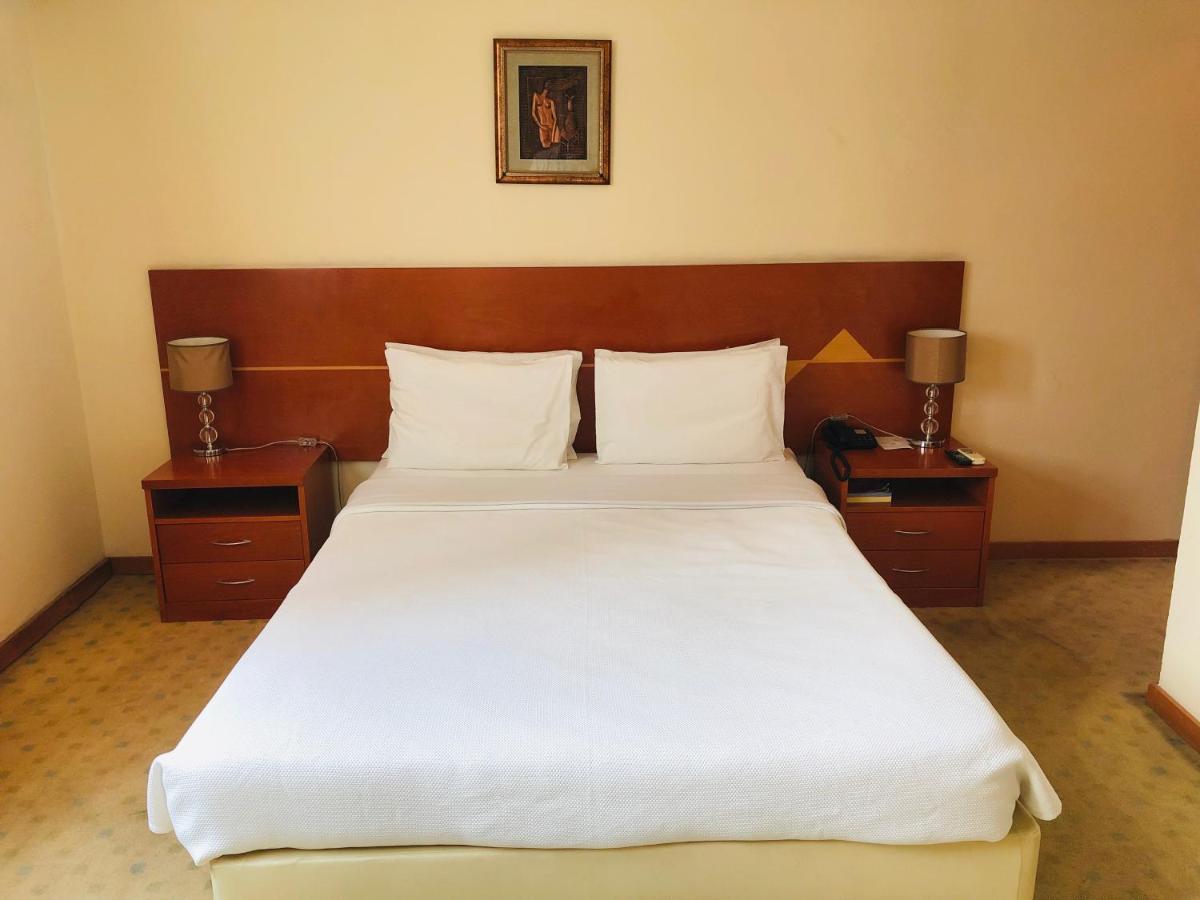 Golden Park Hotel Luanda Exterior photo